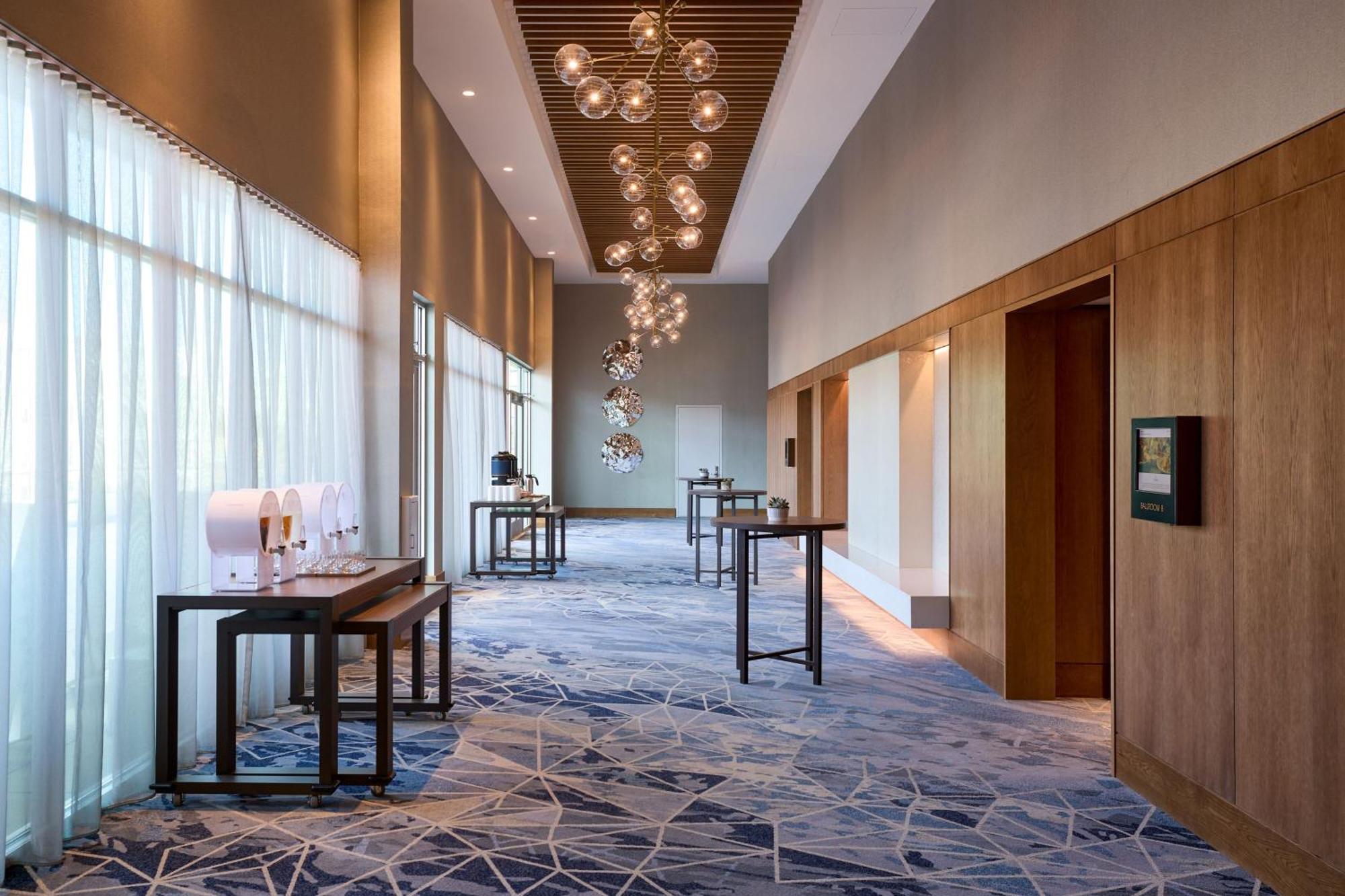 Отель The Westin Raleigh-Durham Airport Экстерьер фото
