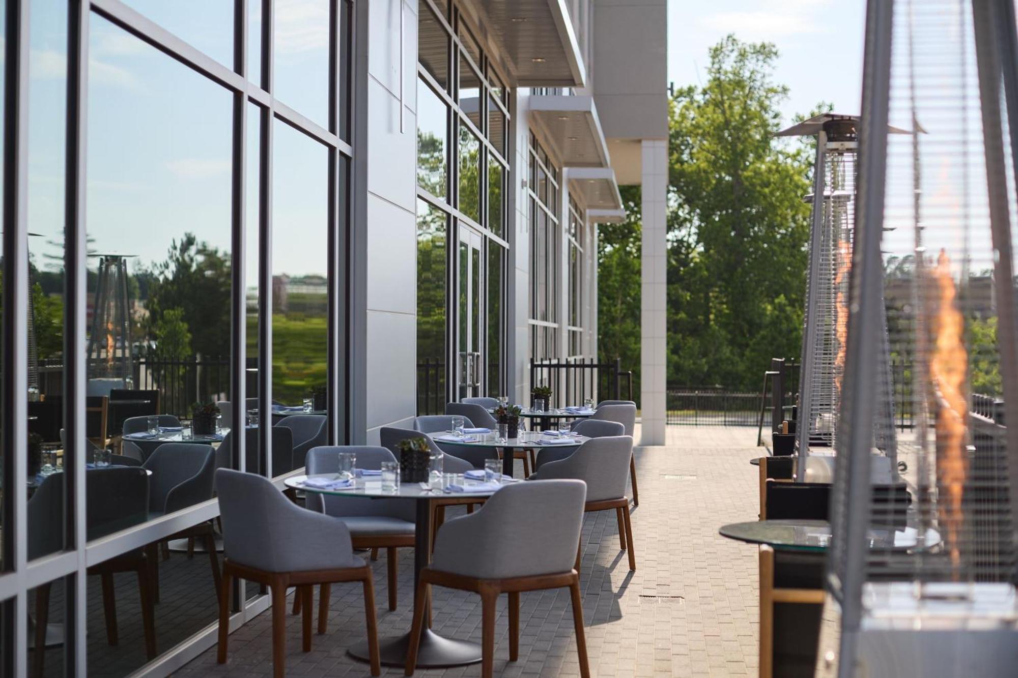 Отель The Westin Raleigh-Durham Airport Экстерьер фото